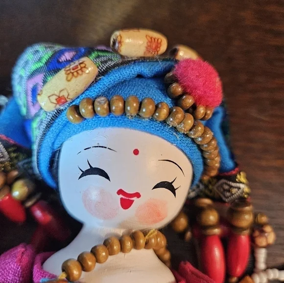 Gorgeous Chinese Dolls in very ornate costume. - Picture 8 of 16